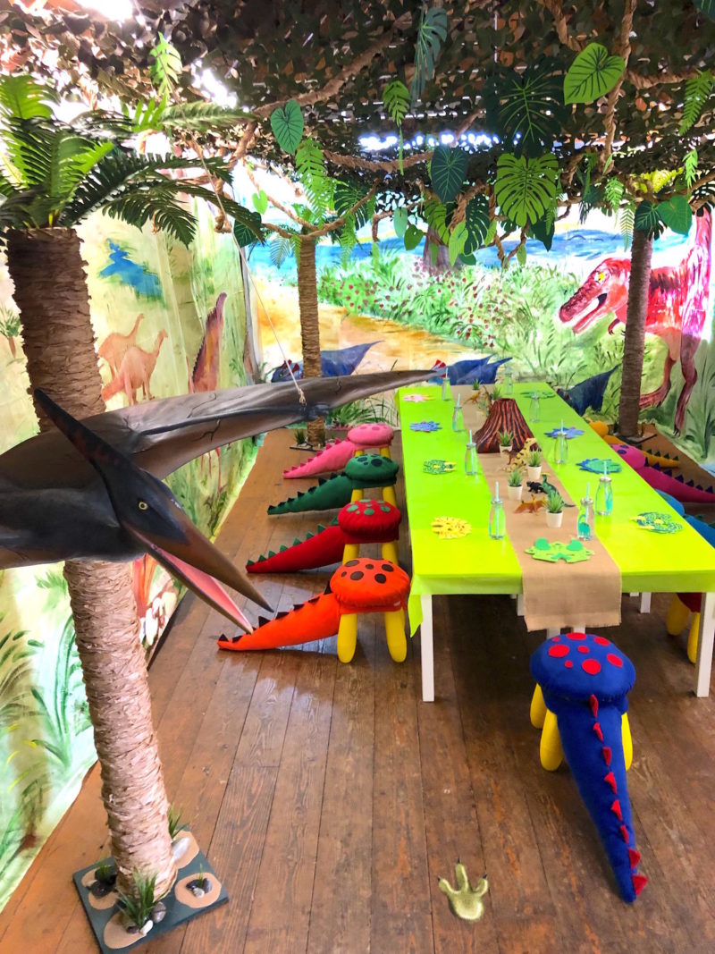 HANDMADE PARTIES – DINOSAUR EXCAVATION PARTY