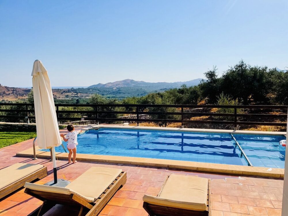 ARE YOU LOOKING FOR A FAMILY FRIENDLY POOL VILLA IN CRETE?