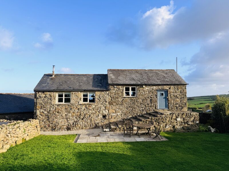 BLUEBELL DOWN FARM: DOG-FRIENDLY RETREAT IN CORNWALL